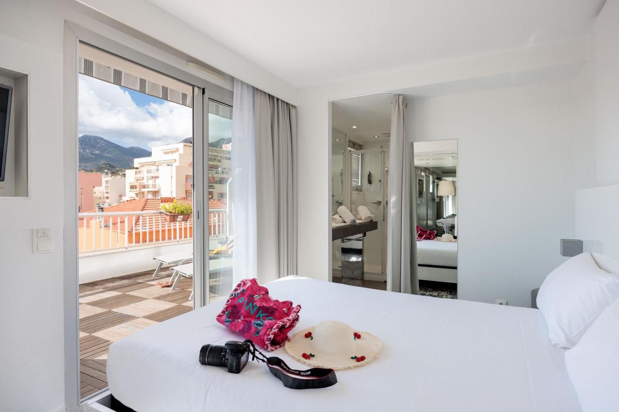 Отель Ibis Styles Menton Centre Экстерьер фото